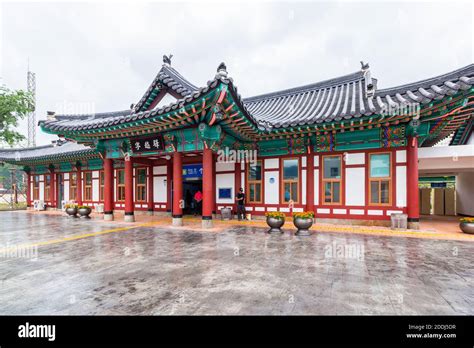 Korean Vernacular Architecture: A Timeless Legacy Unveiled!